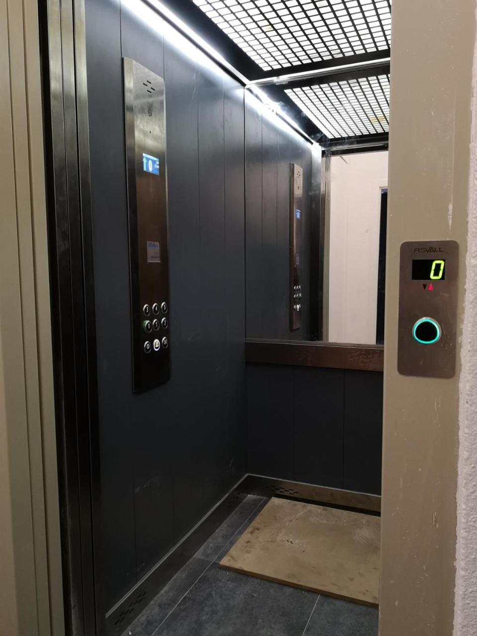Classbedroom Port Ramblas 巴塞罗那 外观 照片
